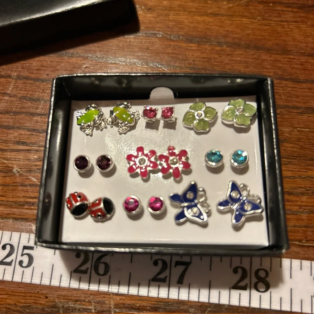 Avon set of 9 Garden Earrings - Studs- Flowers, insects and stones- new in Box